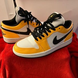 SOLD!!Nike Dunk Lows Retro size 7W